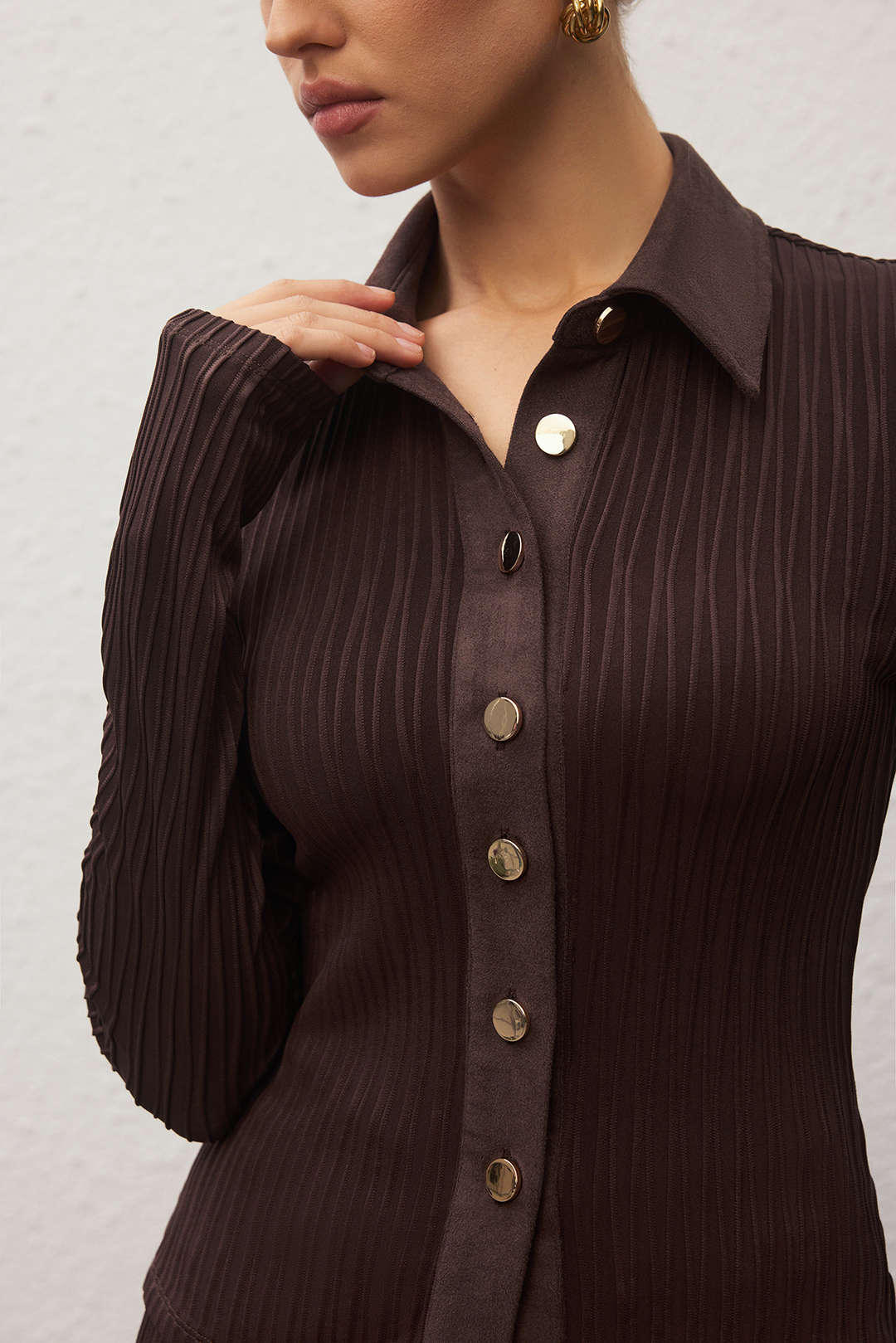 Bathilde espresso ribbed top, close-up of the contrast collar and gold-tone buttons