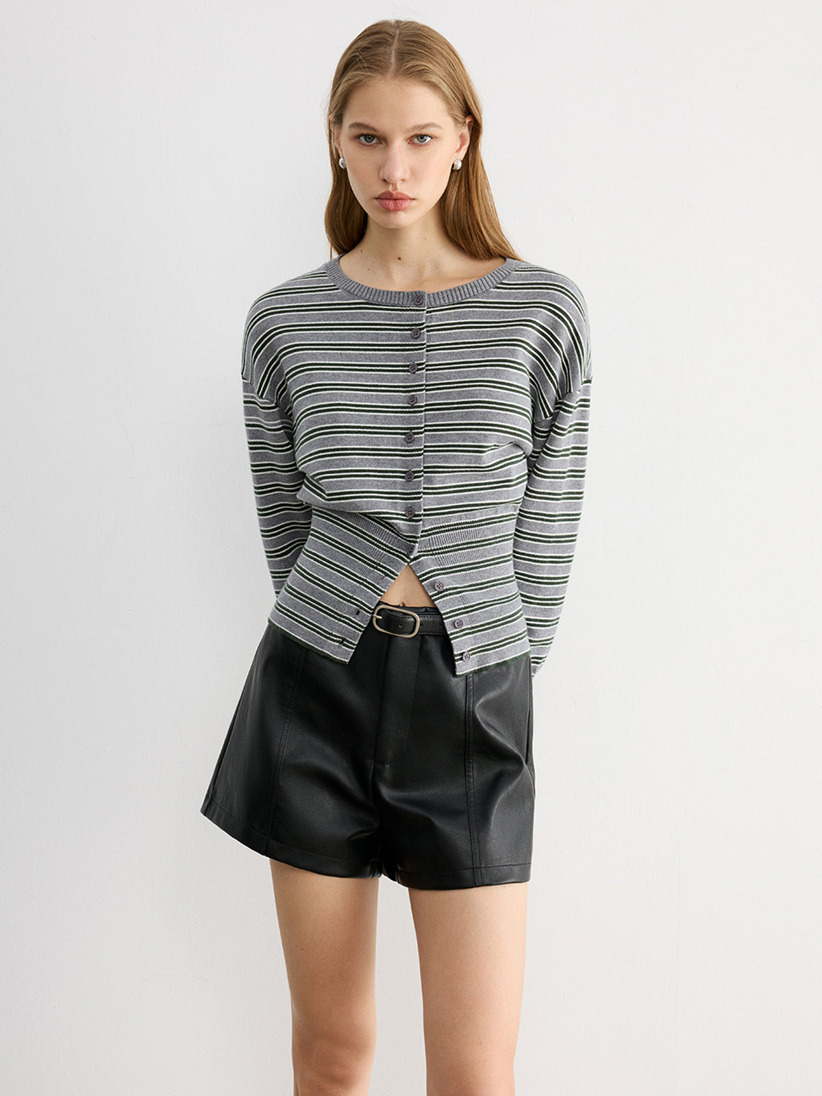 Blandine gray and green striped cardigan, close-up of the ribbed waist band
