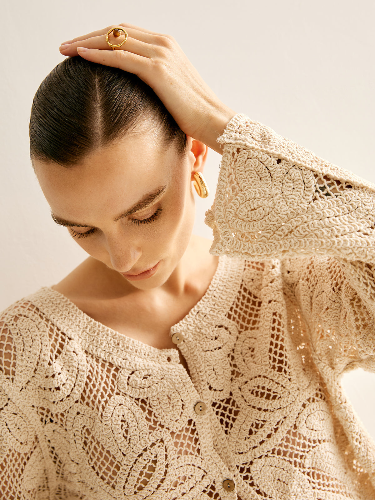 Cosette beige crochet cardigan, close-up of the leaf and petal lace motifs