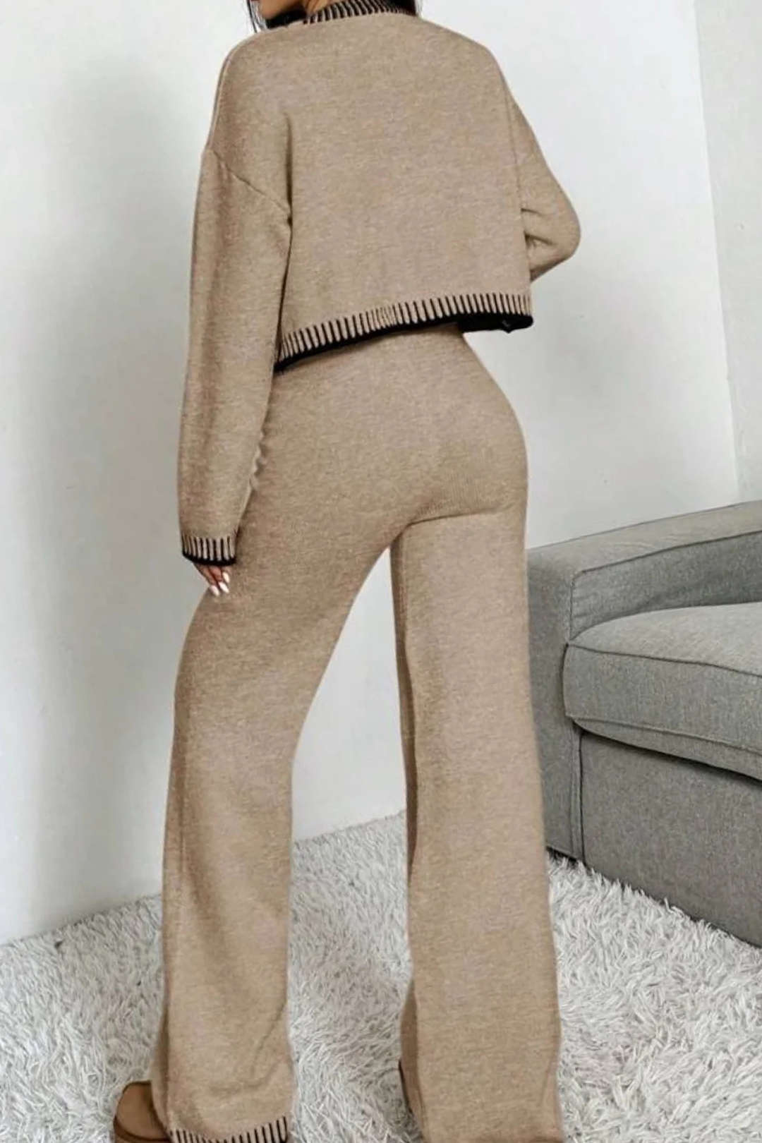 Leocadie beige knit set, back view