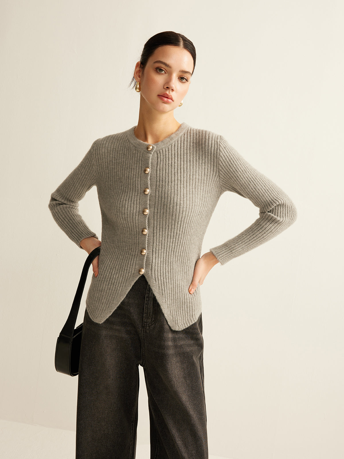 Margot gray ribbed cardigan, close-up of the shaped V-notch hem