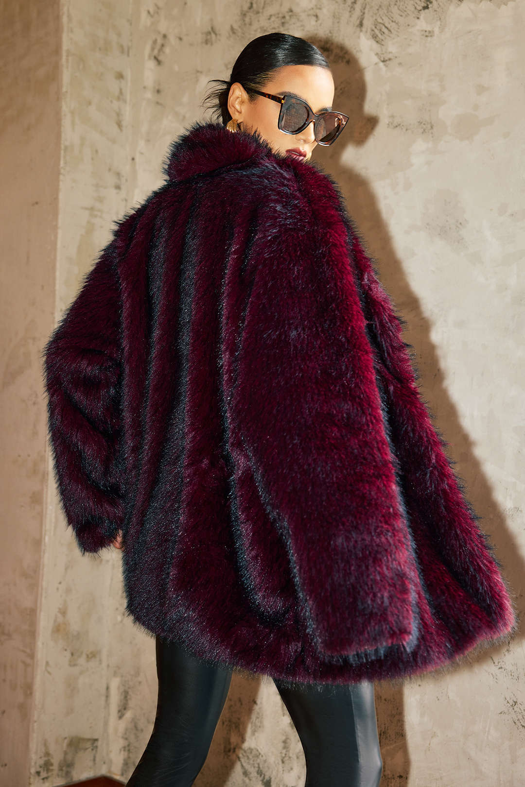 Palmyre burgundy faux fur coat, close-up of the collar