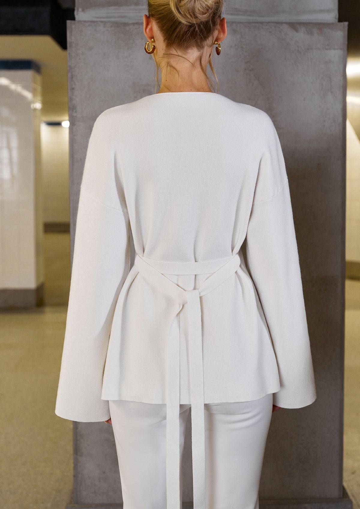 Roseline cream cardigan, rear close-up of the tie ends and ribbed shoulder yoke
