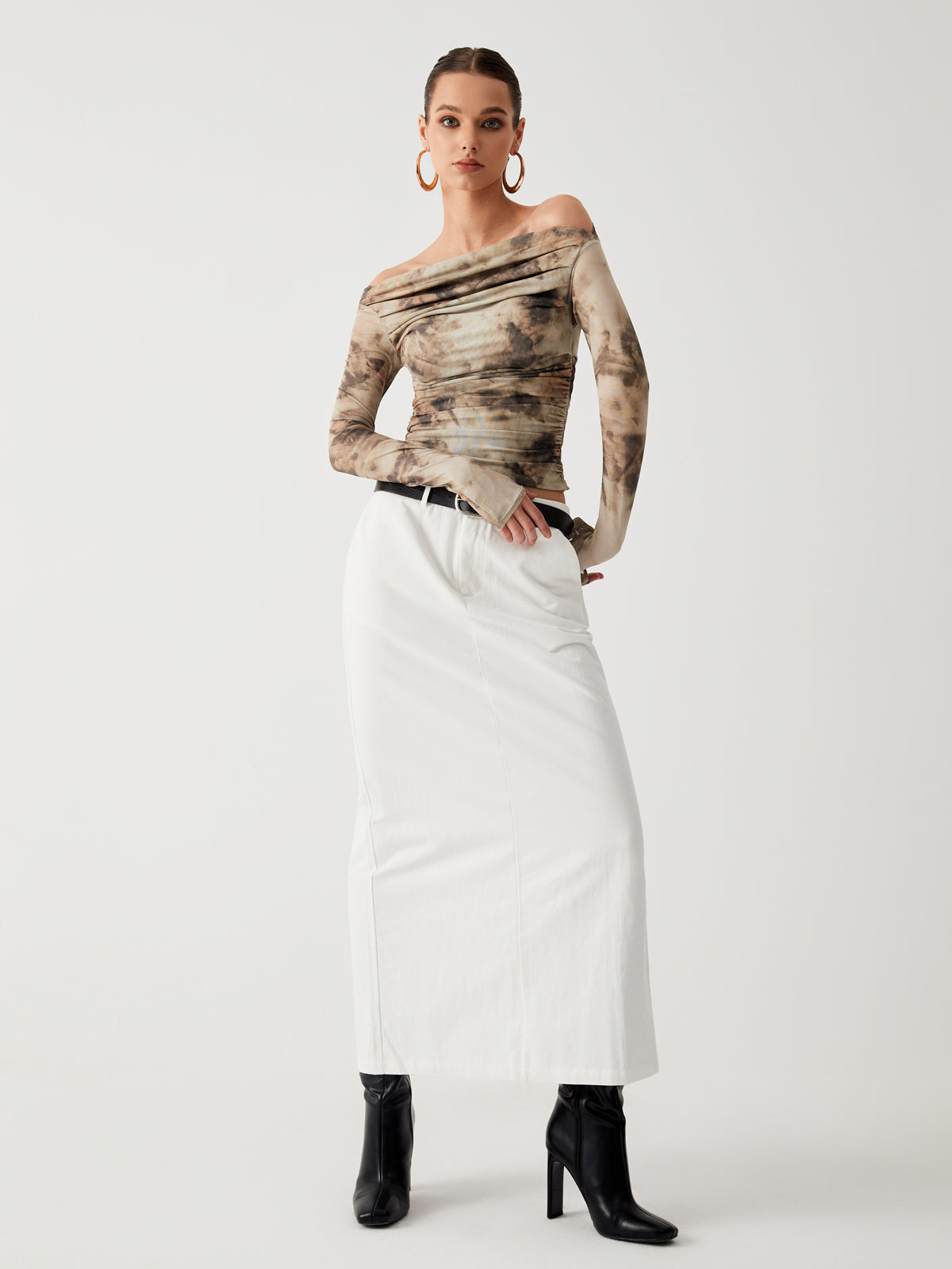 Close-up of the tulle print detail