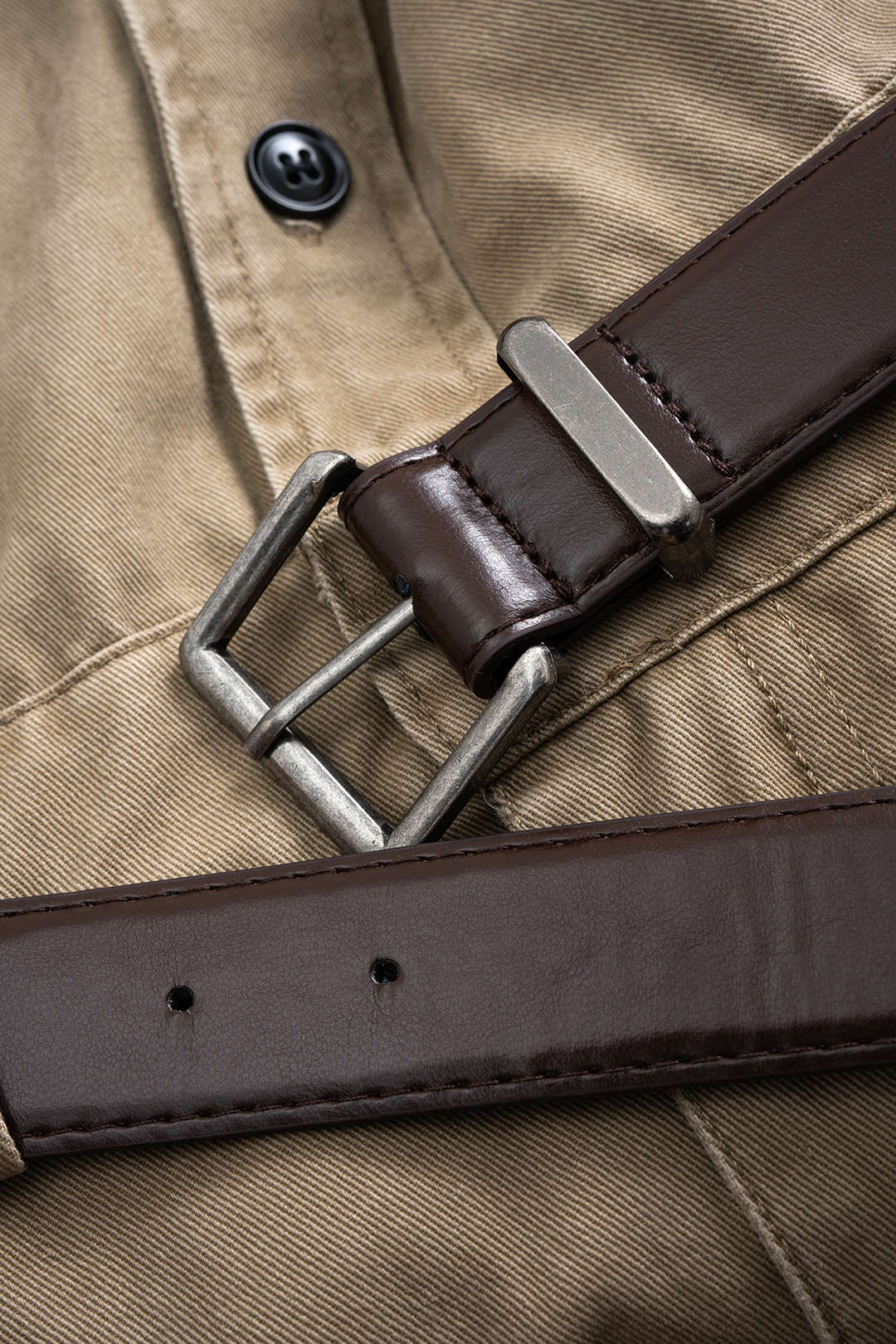 Clotilde khaki shirt dress, close-up of the brown belt and buckle