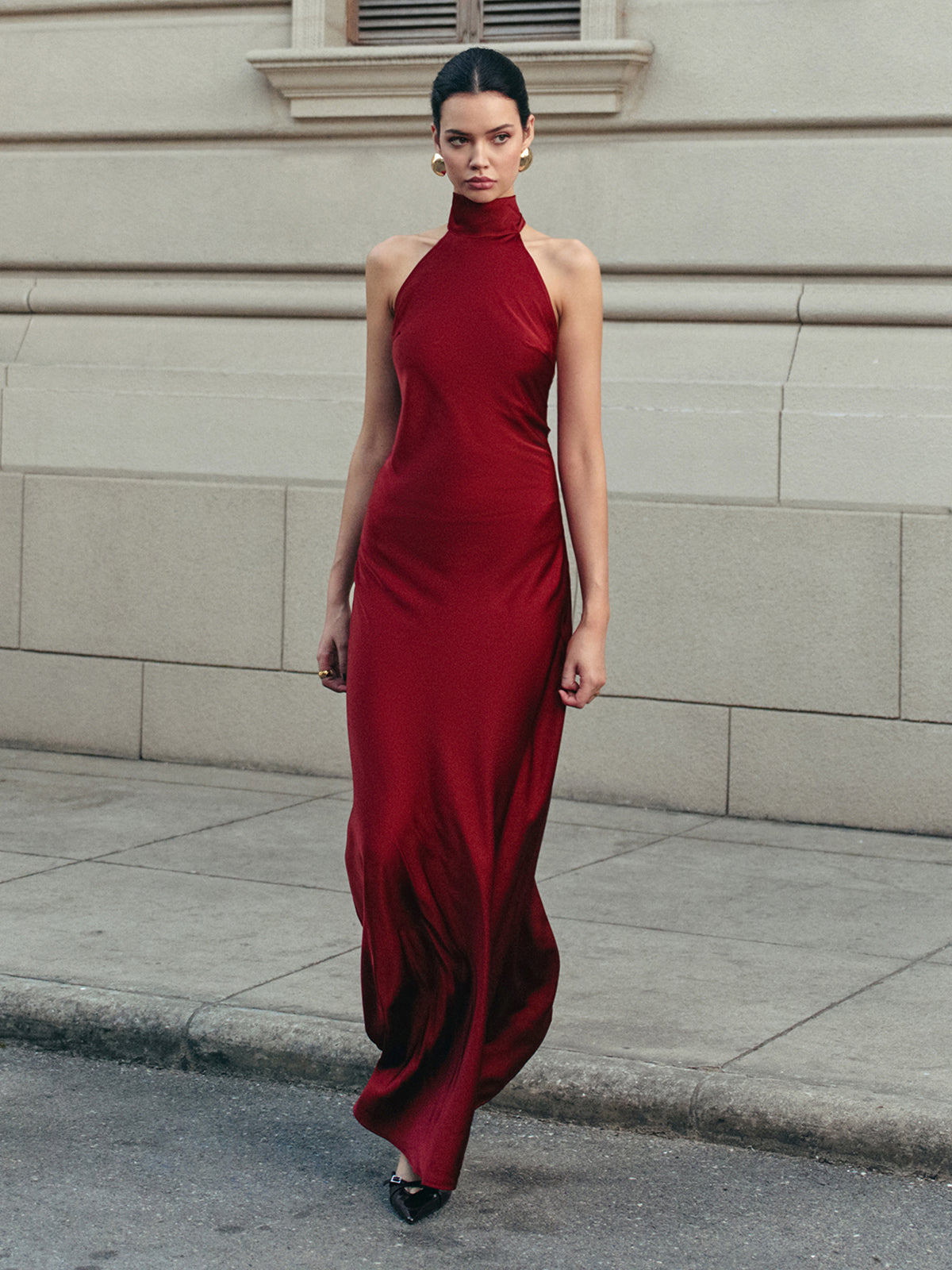 Close-up of the halter tie neck detail