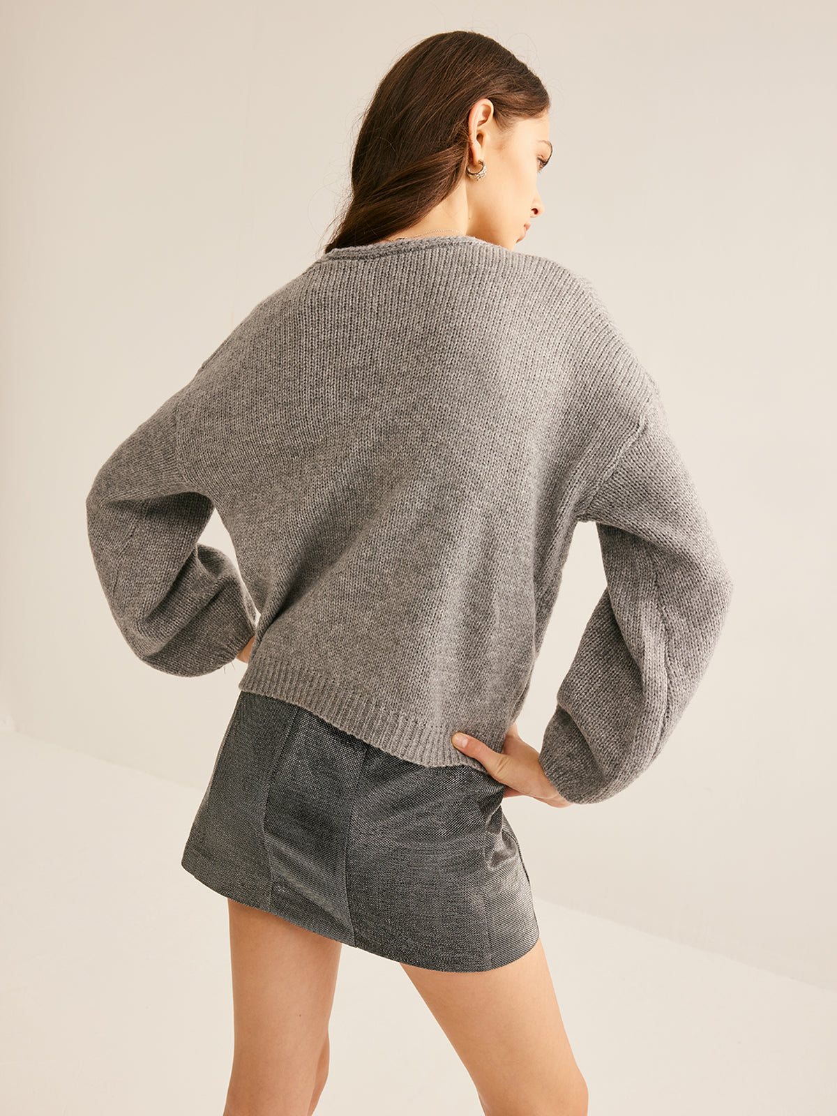 Ambre gray cardigan, close-up of the deep ribbed cuff