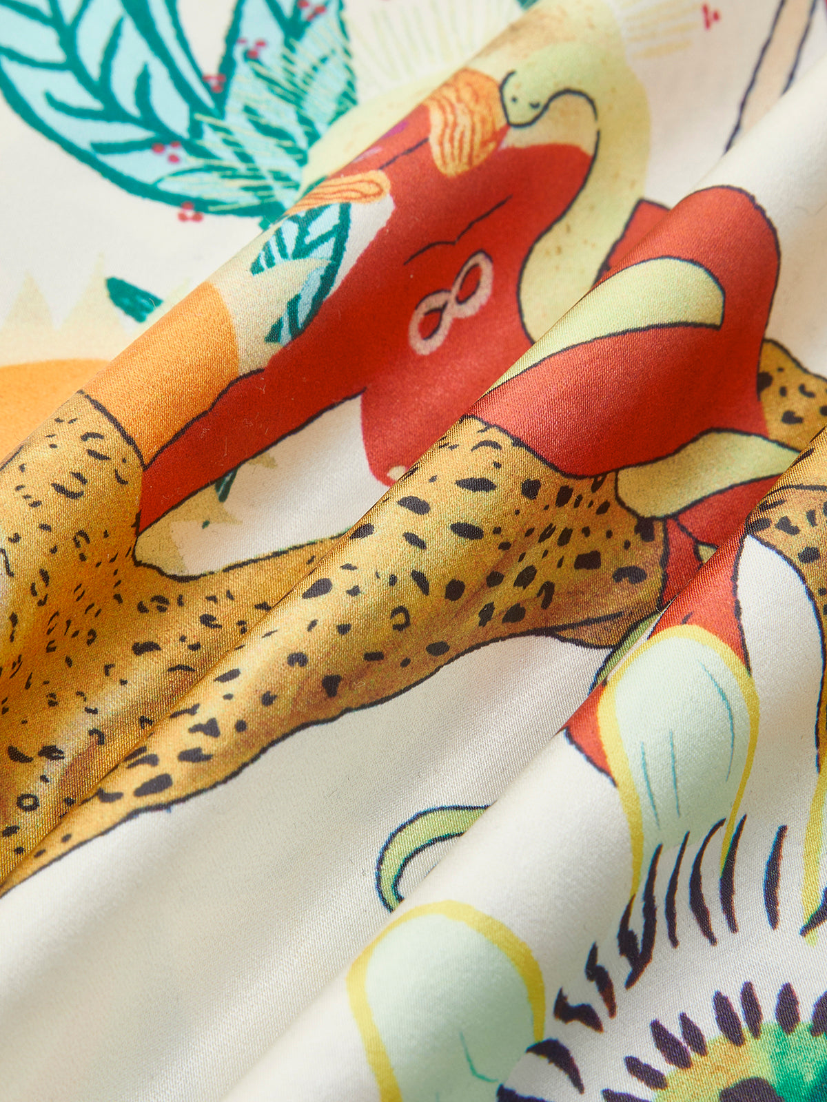 Anouk multicolor printed satin set, close-up of the printed satin