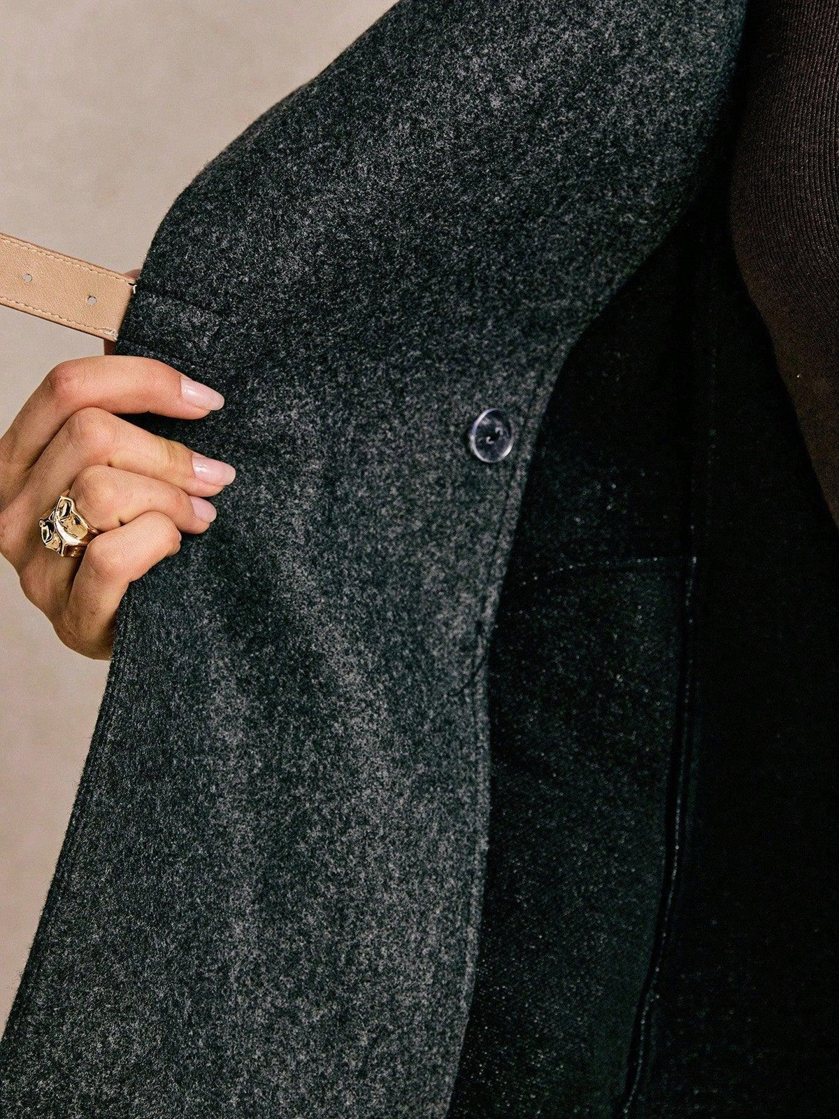 Close-up of the notched lapel and single button on the Apolline coat