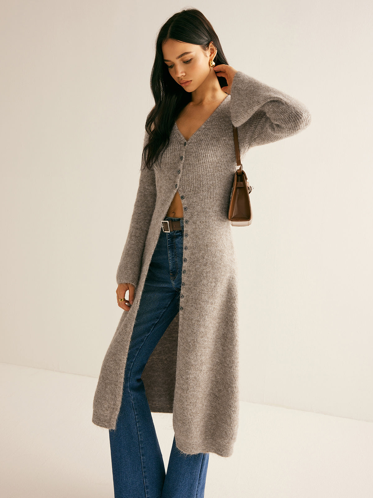 Eglantine taupe cardigan, close-up of the flared cuffless sleeve