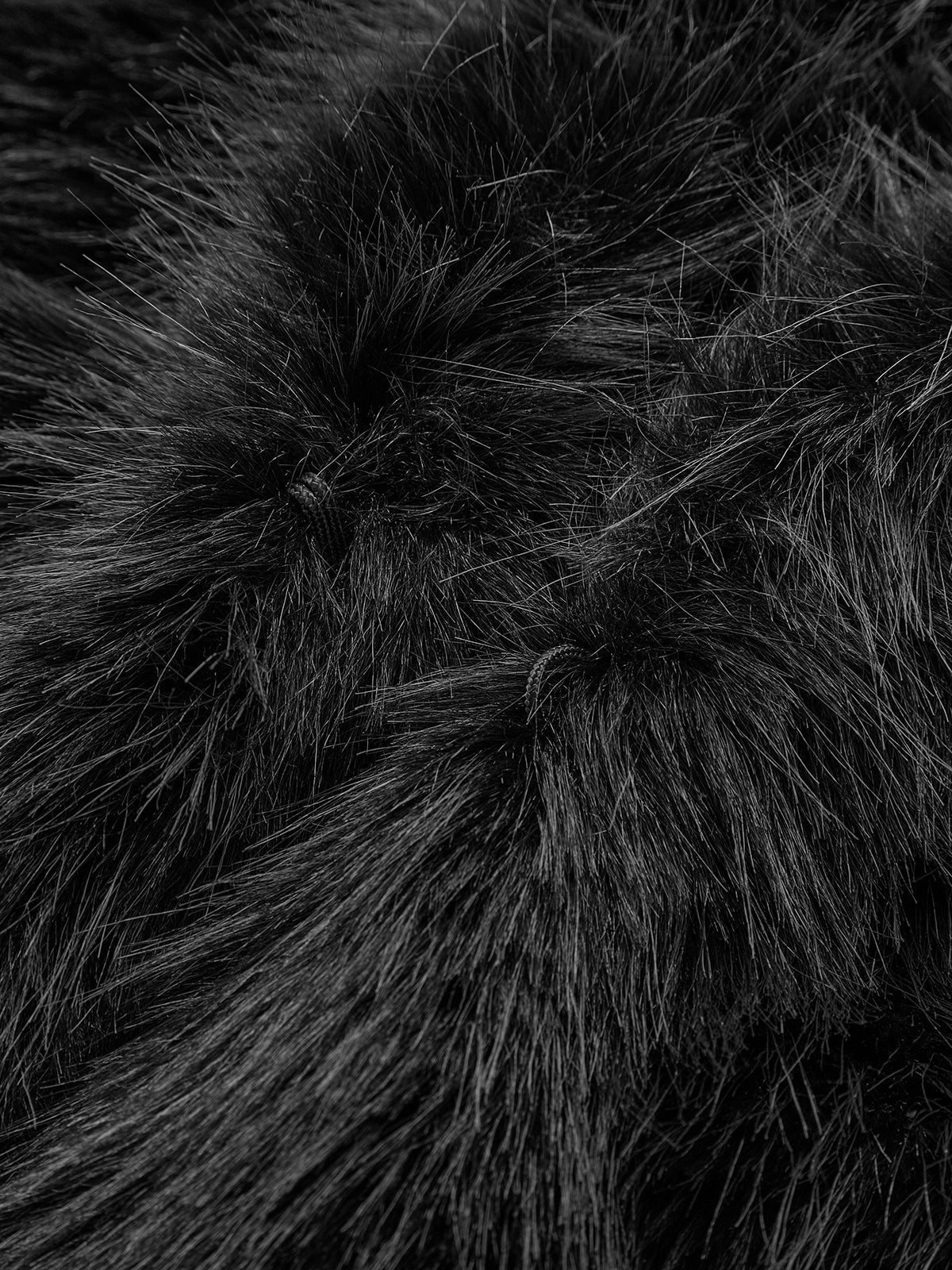 Elsa Black shaggy jacket, close-up of the long fur-effect pile