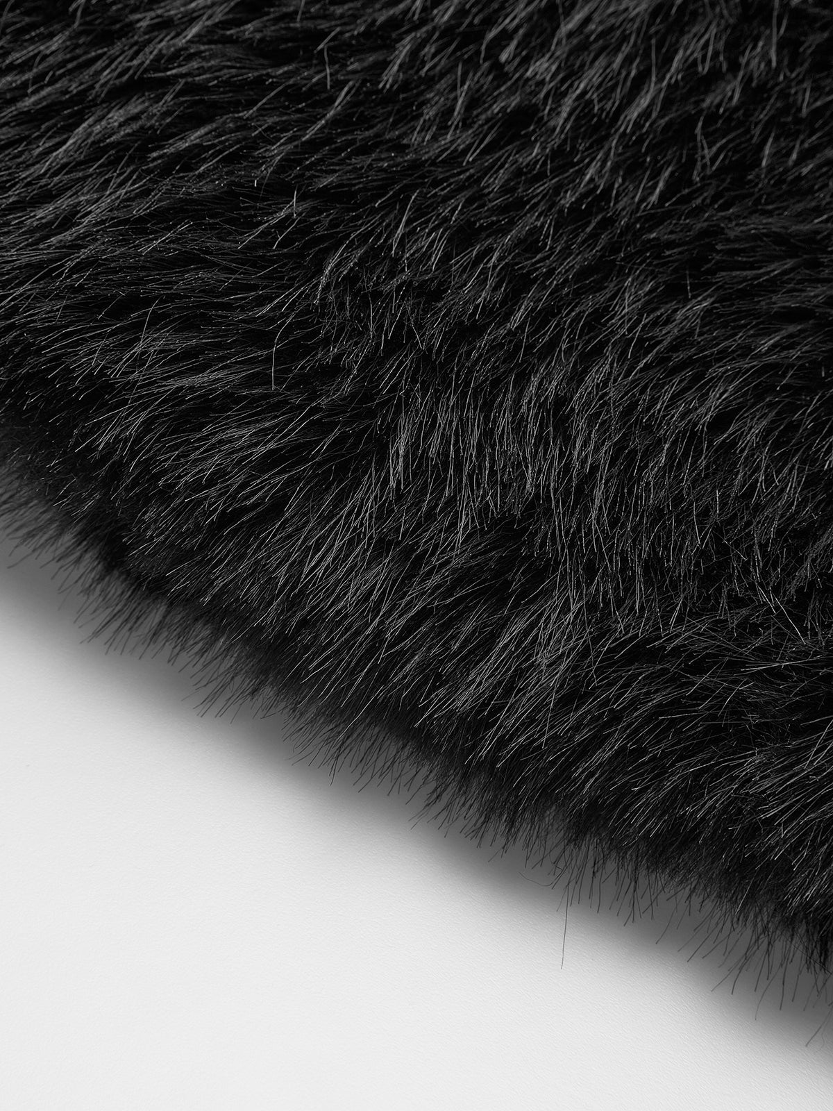 Elsa Black shaggy jacket, close-up of the pile at the hem edge