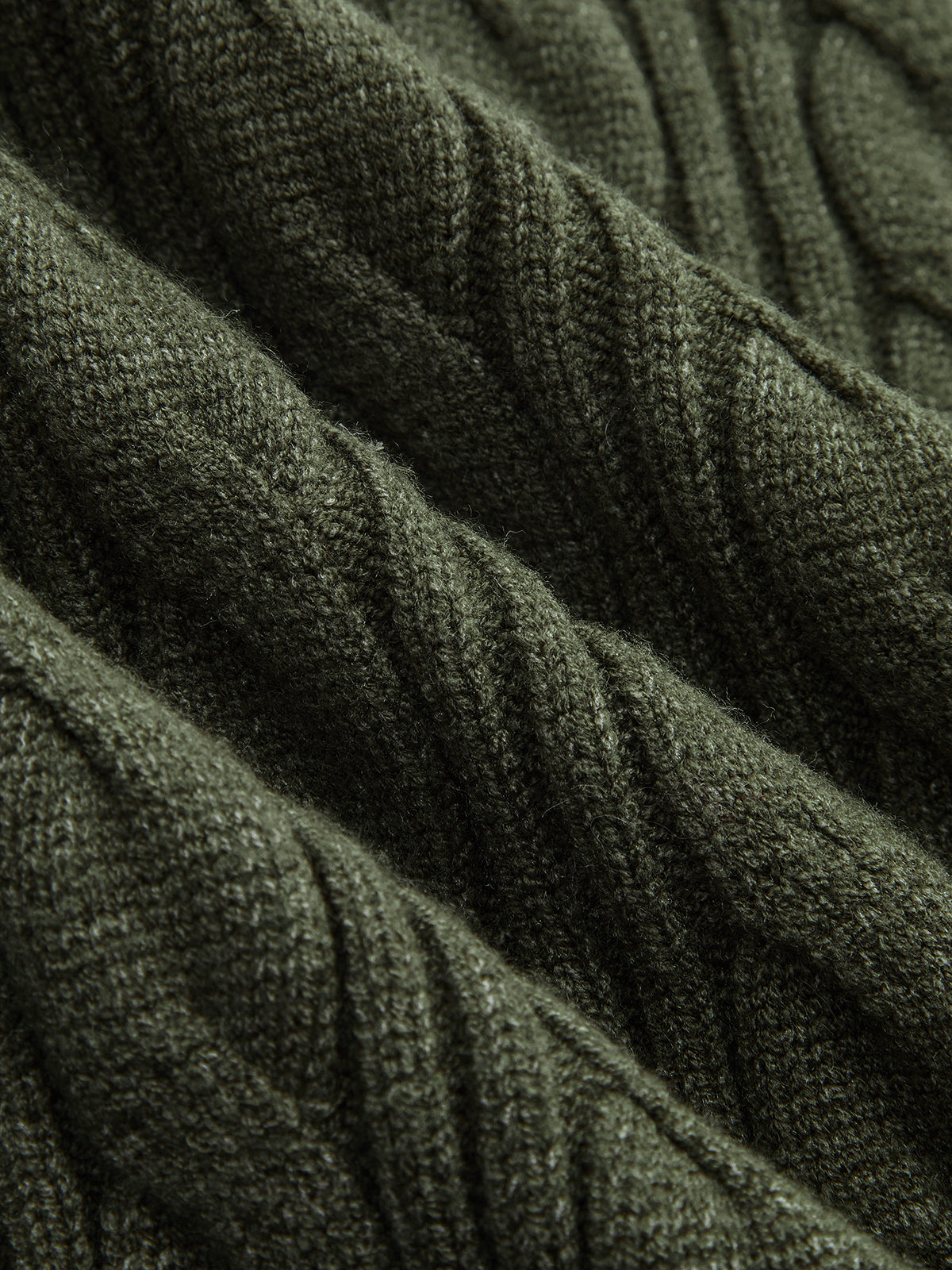 Garance olive knit set, close-up of the cable columns and rib channels