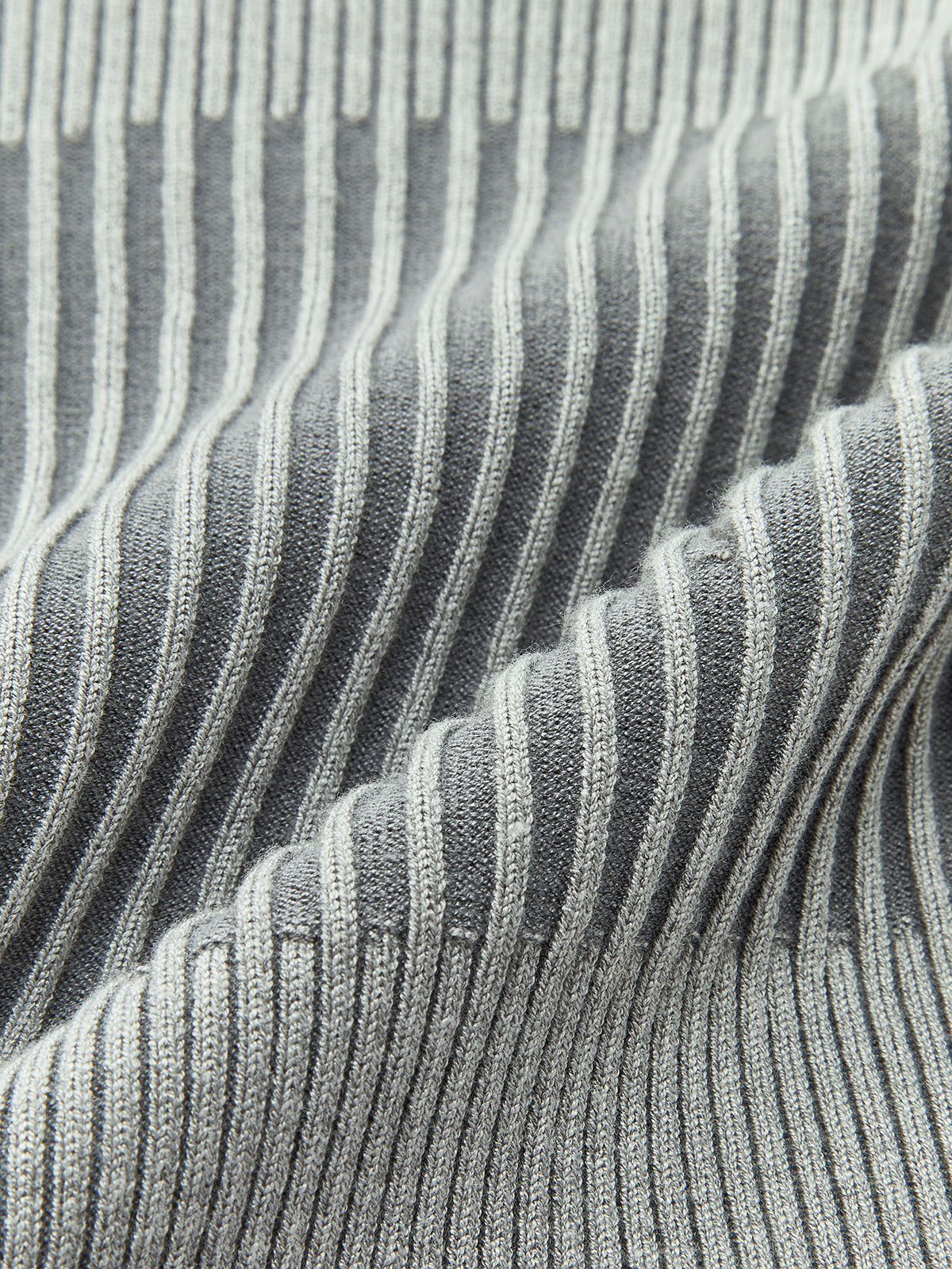 Ghislaine gray two-tone sweater, close-up of the knit texture