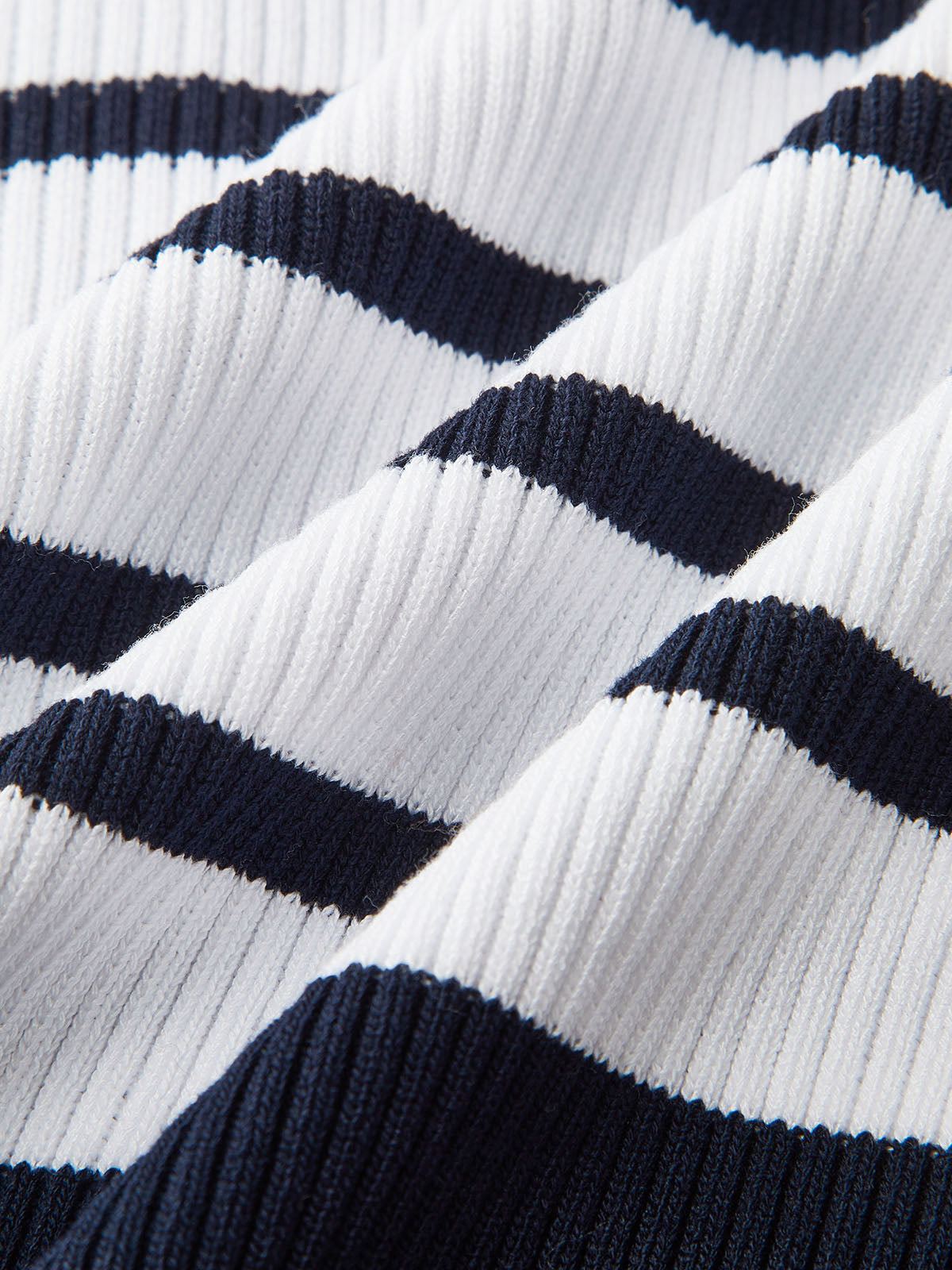 Laurette cardigan, close-up of the ribbed navy and white stripe