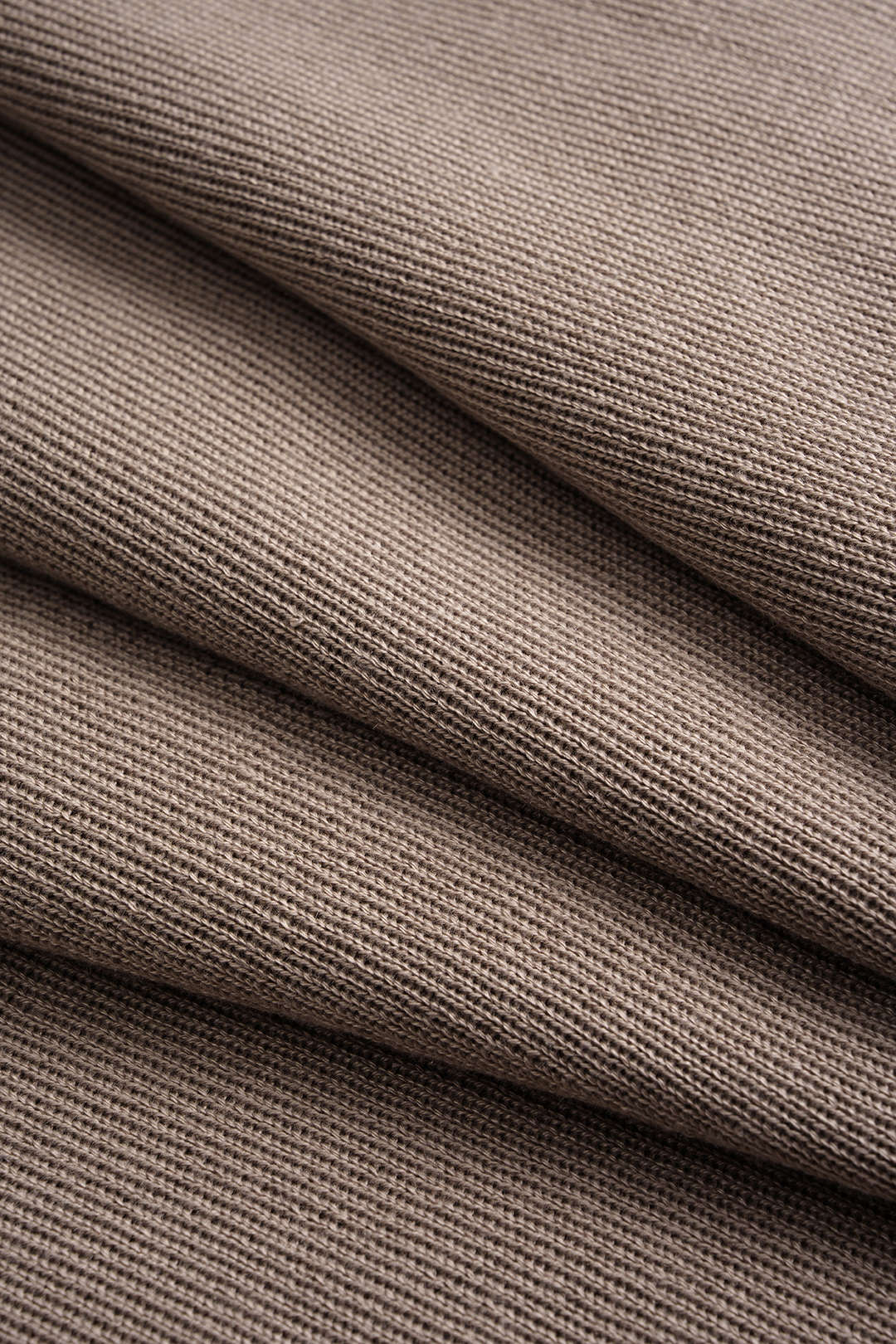 Leocadie taupe knit fabric close-up