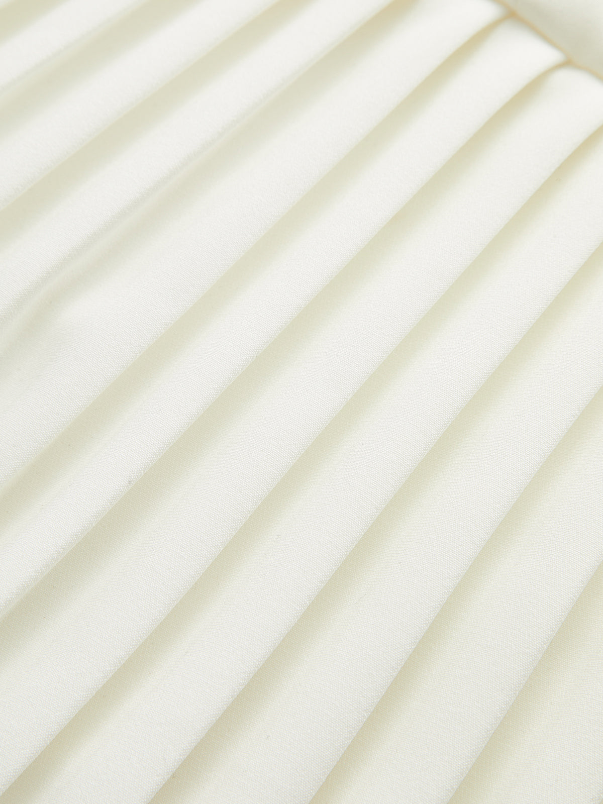 Milene white pleated mini dress, close-up of the pressed knife pleats