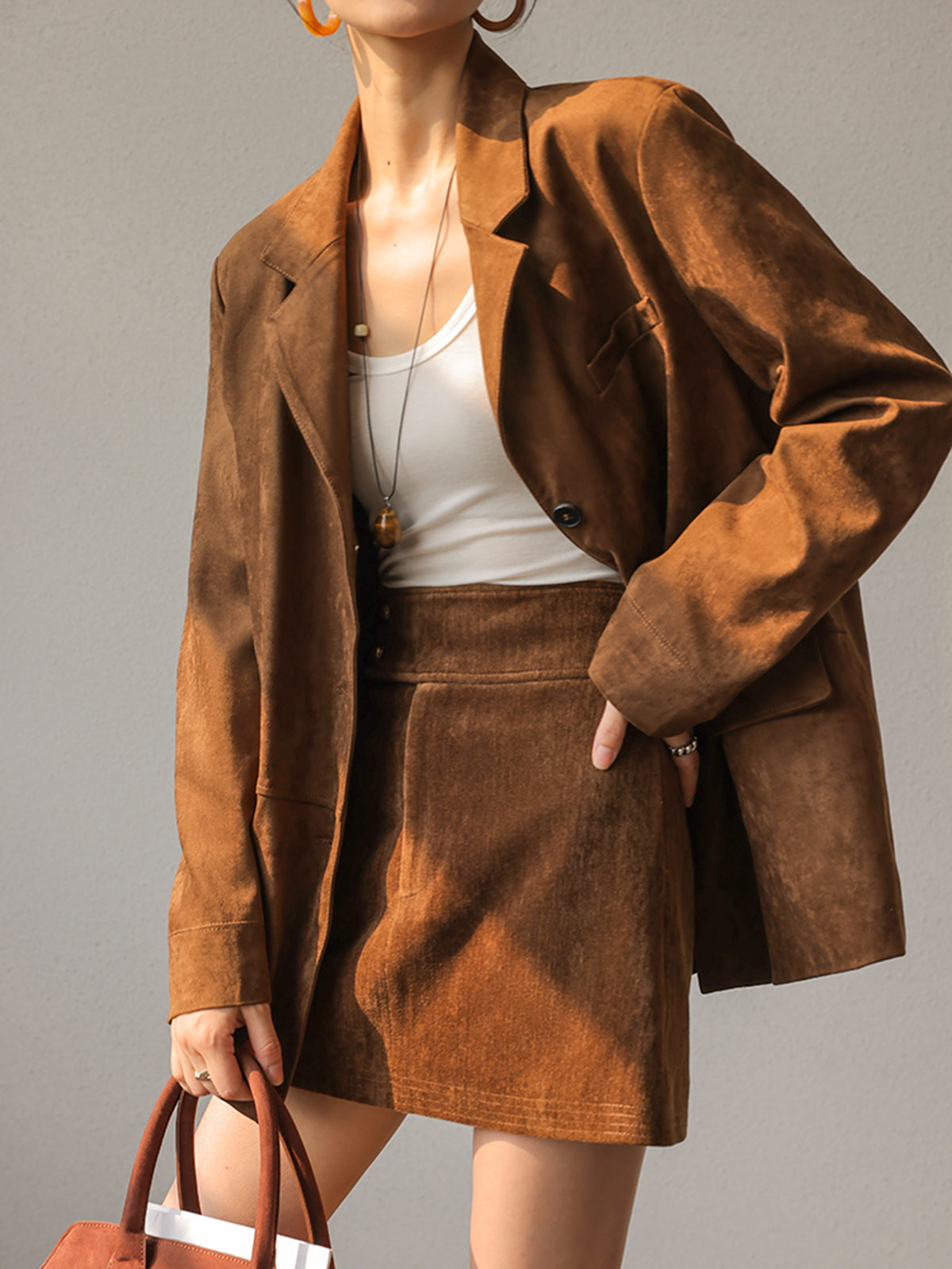 Ursule Brown blazer, close-up of the chest welt pocket and notch lapel